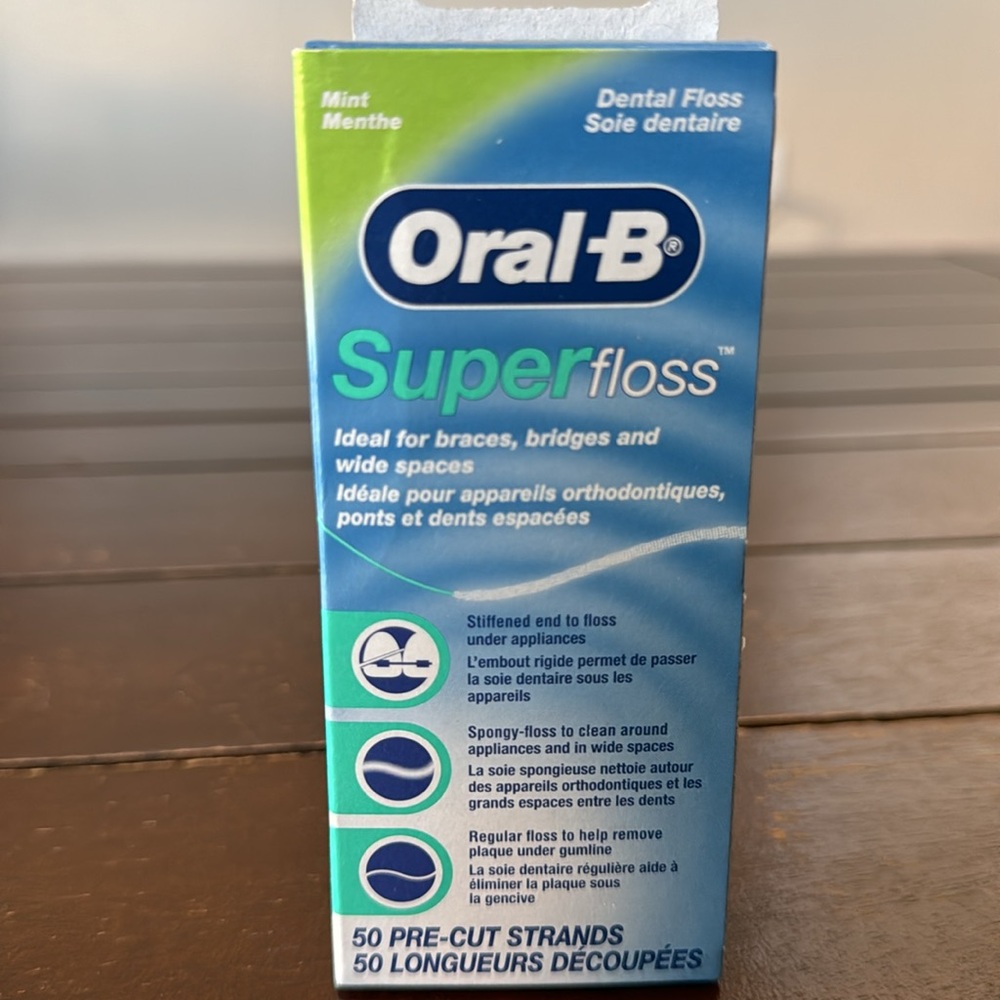Oral B Pro 500 rechargeable toothbrush with extra heads and floss NIB - Picture 6 of 7